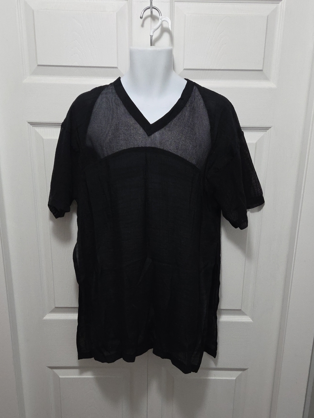 silence + noise Size Large Black Sheer V-Neck Short Sleeve Tee